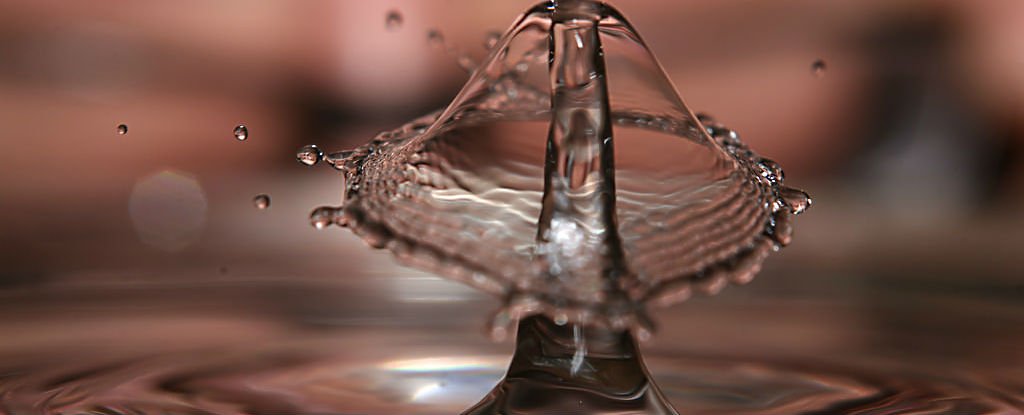 Scientists have pushed water molecules into a whole new state of matter – ScienceAlert